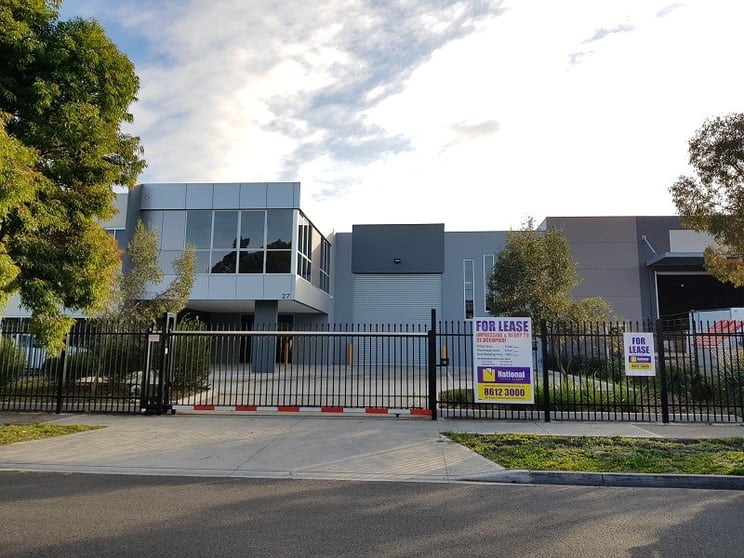Click to view all images 27 Latitude Boulevard Thomastown VIC 3074 - Image 1