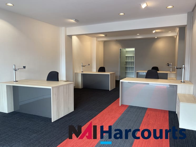 Click to view all images 42 Thomas Drive Chevron Island QLD 4217 - Image 3