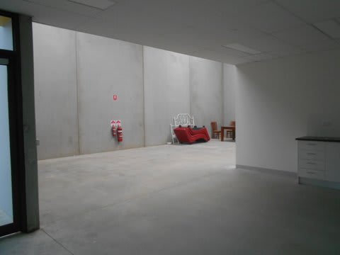 Click to view all images 4/51-55 Centre Way Croydon VIC 3136 - Image 2