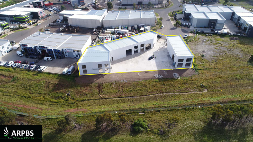Click to view all images 4/4 Brooke Court Melton South VIC 3338 - Image 3