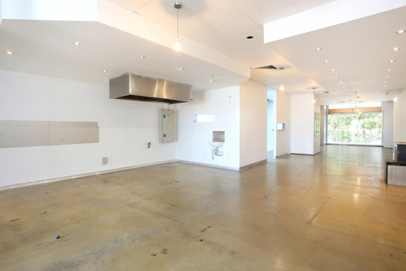 Click to view all images Shop 4/90A Watton Street Werribee VIC 3030 - Image 3
