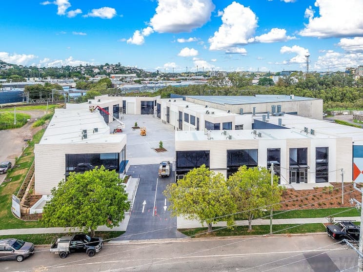 Click to view all images 2/37 McDonald Road Windsor QLD 4030 - Image 3
