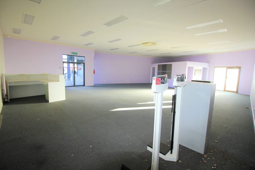 Click to view all images Shop 7/131 Anzac Avenue Newtown QLD 4350 - Image 2