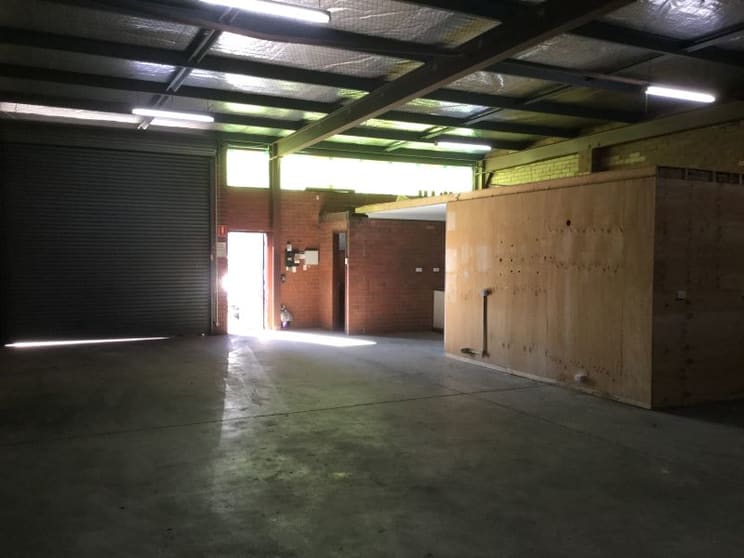 Click to view all images 4/113 President Welshpool WA 6106 - Image 2