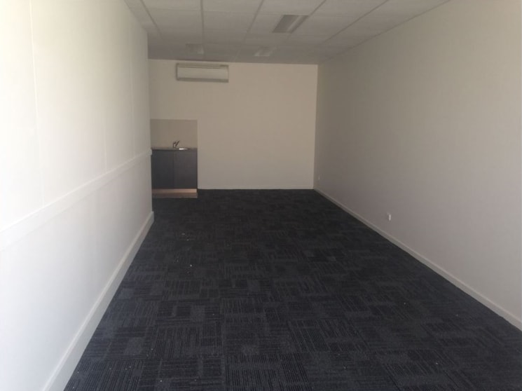 Click to view all images 2/27 Fullarton Drive Epping VIC 3076 - Image 3