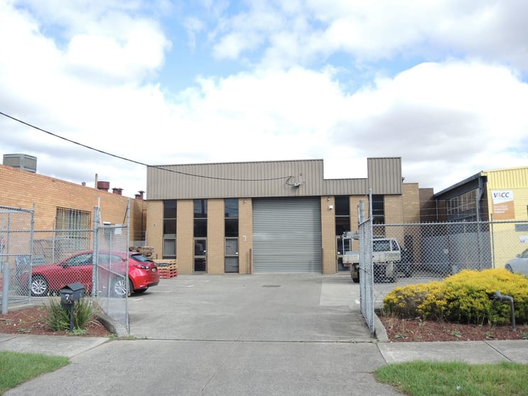Click to view all images 7 Aylward Avenue Thomastown VIC 3074 - Image 1