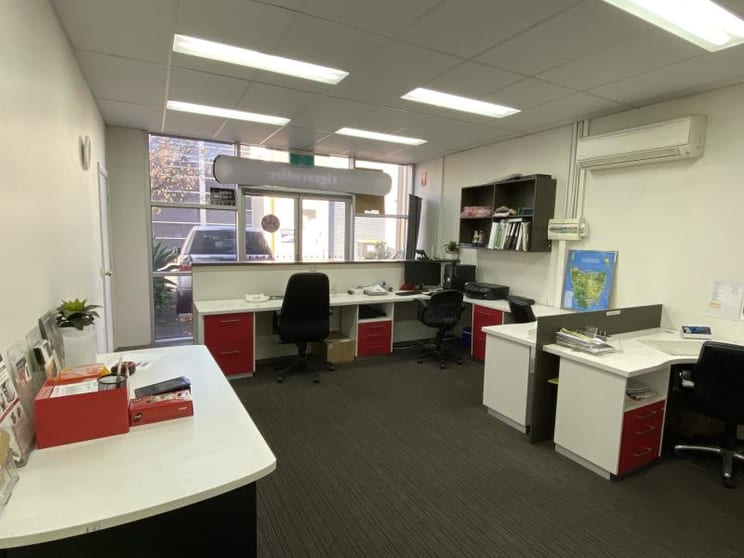 Click to view all images Unit 3/Unit 3 - 345 Plummer Street Port Melbourne VIC 3207 - Image 3