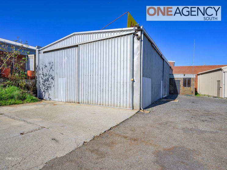 Click to view all images 3 Strang Court Beaconsfield WA 6162 - Image 2