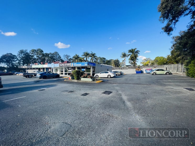 Click to view all images Cannon Hill QLD 4170 - Image 2