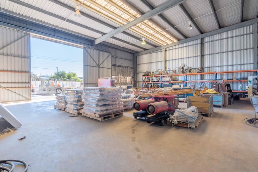 Click to view all images 4 Beach Street Kwinana Beach WA 6167 - Image 3
