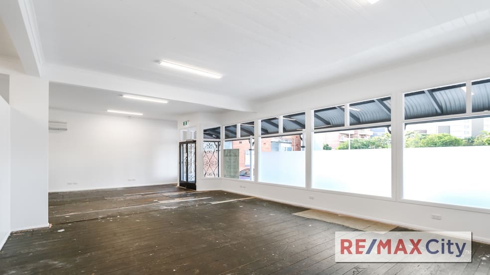 Click to view all images 289 Shafston Avenue Kangaroo Point QLD 4169 - Image 1