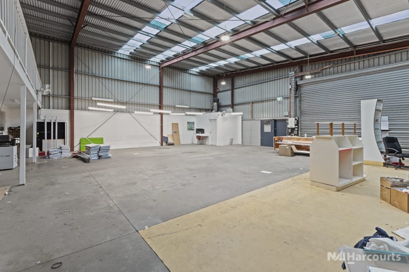 Click to view all images 6/21 Armstrong Street North Geelong VIC 3215 - Image 3