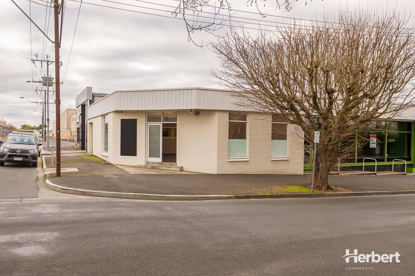 Click to view all images 1 GRAY STREET Mount Gambier SA 5290 - Image 1