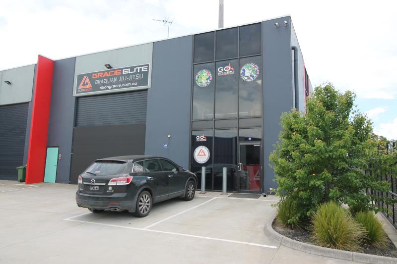 Click to view all images 7/27 Bate Close Pakenham VIC 3810 - Image 1