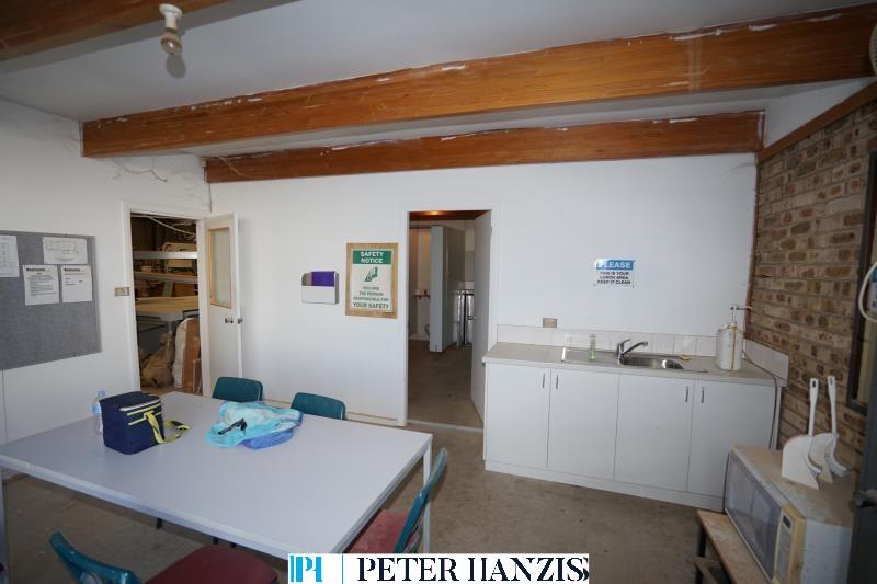 Click to view all images FREE STANDING BUILDING/7 Blackman Crescent South Windsor NSW 2756 - Image 3