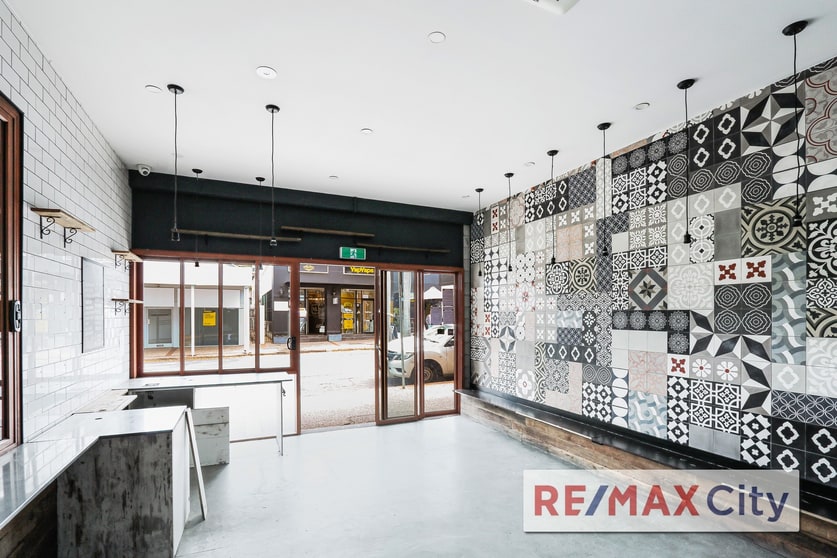 Click to view all images 1/33 Racecourse Road Hamilton QLD 4007 - Image 3