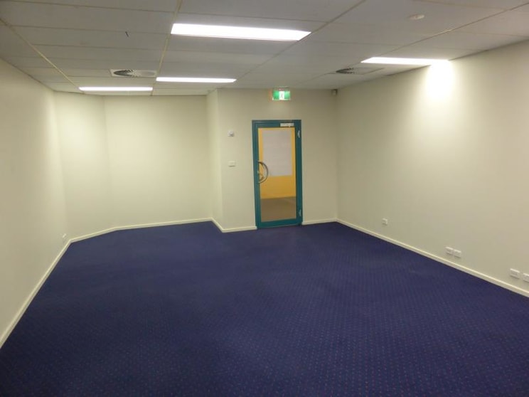 Click to view all images Suite 4, 1st Floor/64 Talbragar Street Dubbo NSW 2830 - Image 1