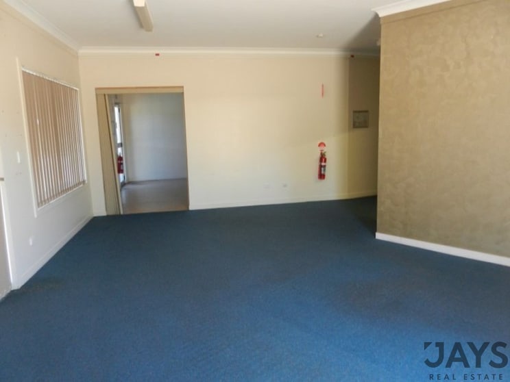 Click to view all images 8 Sunset Drive Mount Isa QLD 4825 - Image 3
