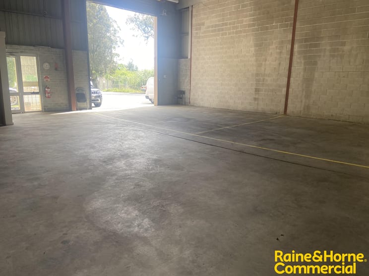 Click to view all images 18/2 Burrows Road South St Peters NSW 2044 - Image 3