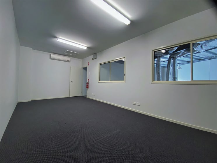 Click to view all images Unit 2/7-9 De Barnett Street Coomera QLD 4209 - Image 3
