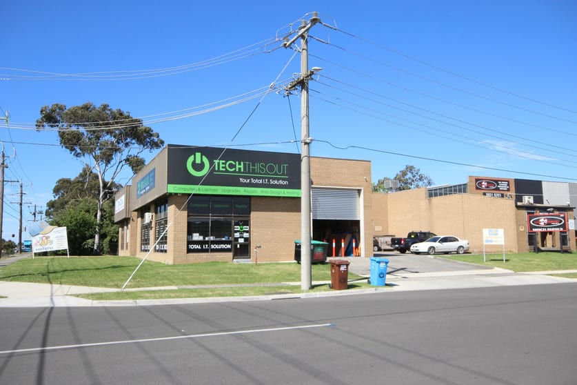 Click to view all images 1/1 Eastgate Court Wantirna South VIC 3152 - Image 2