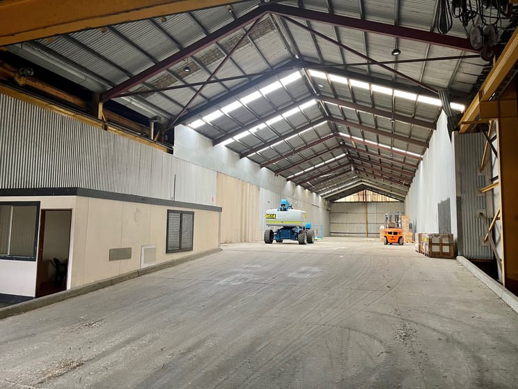 Click to view all images Warehouse 3/458 Pacific Highway Wyong NSW 2259 - Image 1