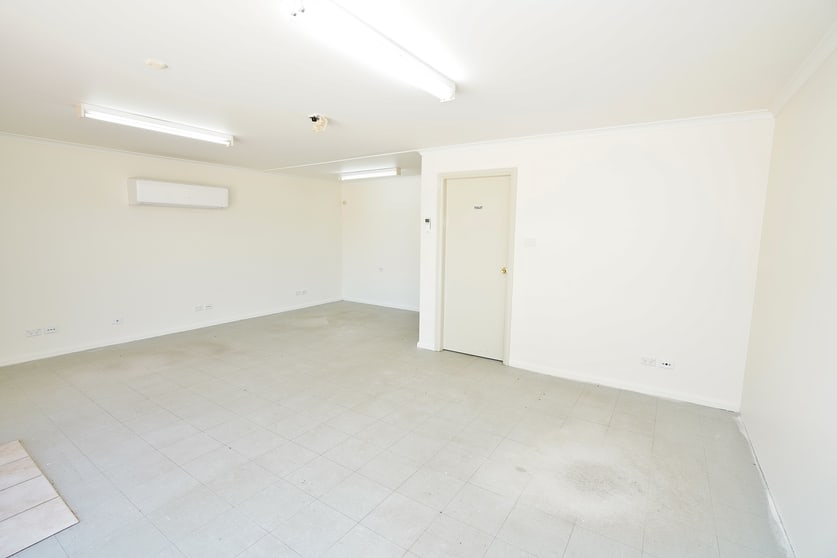 Click to view all images Unit 8/16-24 Whybrow Street Griffith NSW 2680 - Image 2