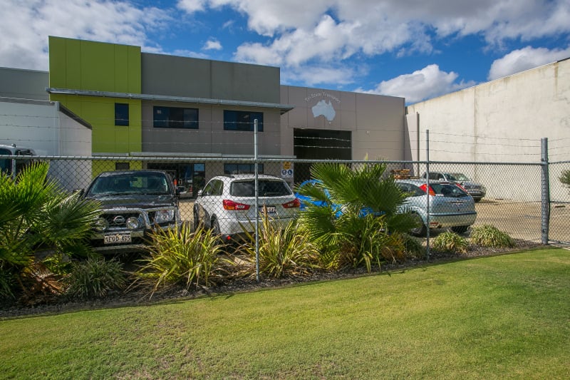 Click to view all images 8 Mordaunt Circuit Canning Vale WA 6155 - Image 3