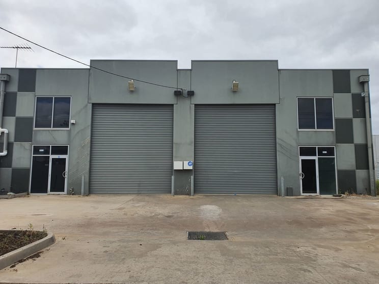 Click to view all images 1/11 Loop Road Werribee VIC 3030 - Image 2