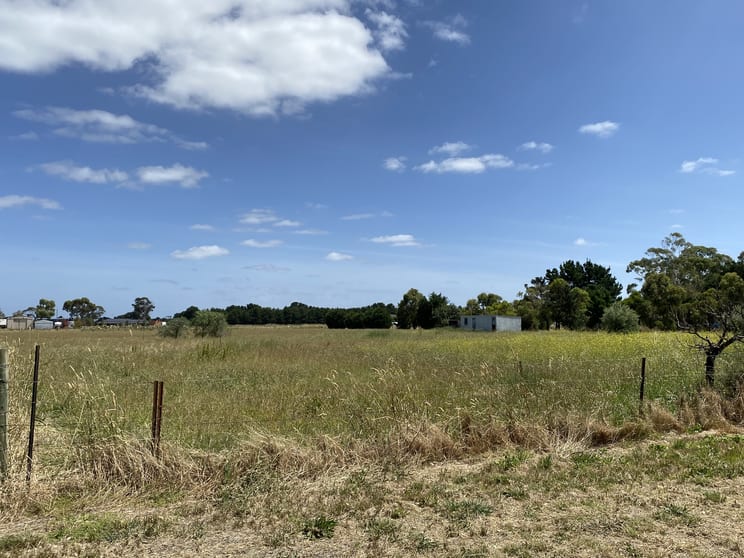 Click to view all images 5 Apollo Drive Lara VIC 3212 - Image 3