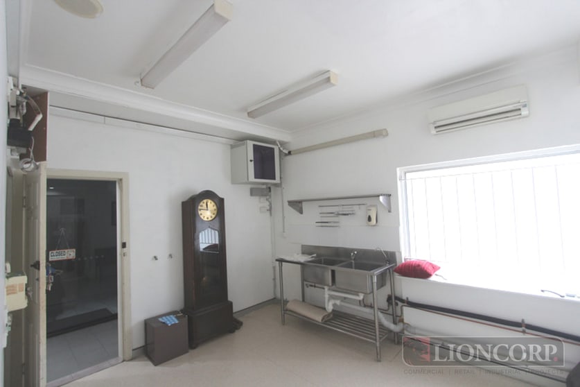 Click to view all images 388 Logan Road Stones Corner QLD 4120 - Image 3