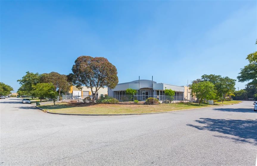 Click to view all images 6 Pavers Circle Malaga WA 6090 - Image 2