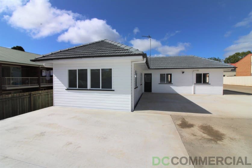 Click to view all images 2/29 Hill Street Toowoomba City QLD 4350 - Image 2
