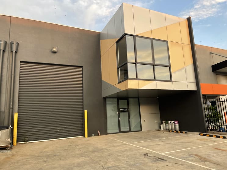 Click to view all images 4/17 Churchill Street Williamstown VIC 3016 - Image 1