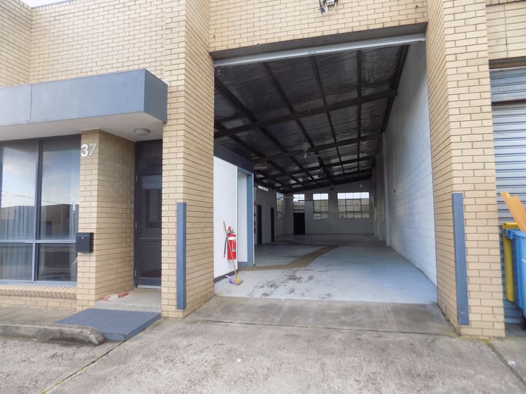 Click to view all images 37 Capella Crescent Moorabbin VIC 3189 - Image 2