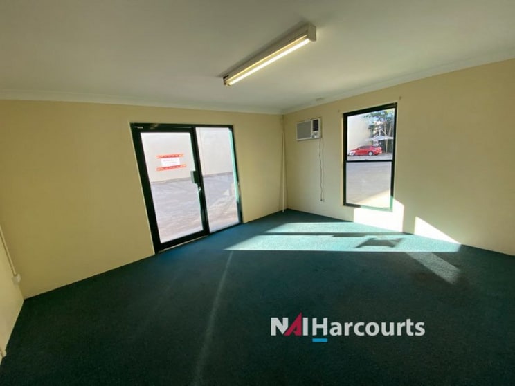 Click to view all images 2/13 Hinkler Court Brendale QLD 4500 - Image 3