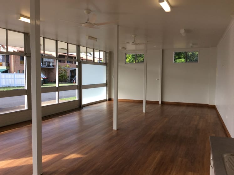 Click to view all images 3/470 Esplanade Torquay QLD 4655 - Image 2