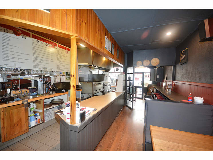 Click to view all images 4 Katoomba Street Katoomba NSW 2780 - Image 3