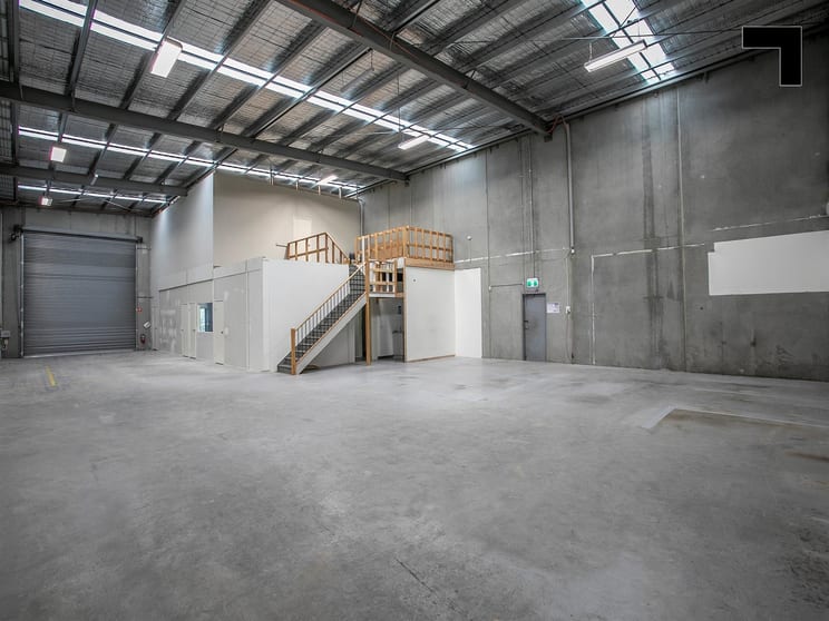 Click to view all images 8 Trade Place Vermont VIC 3133 - Image 2