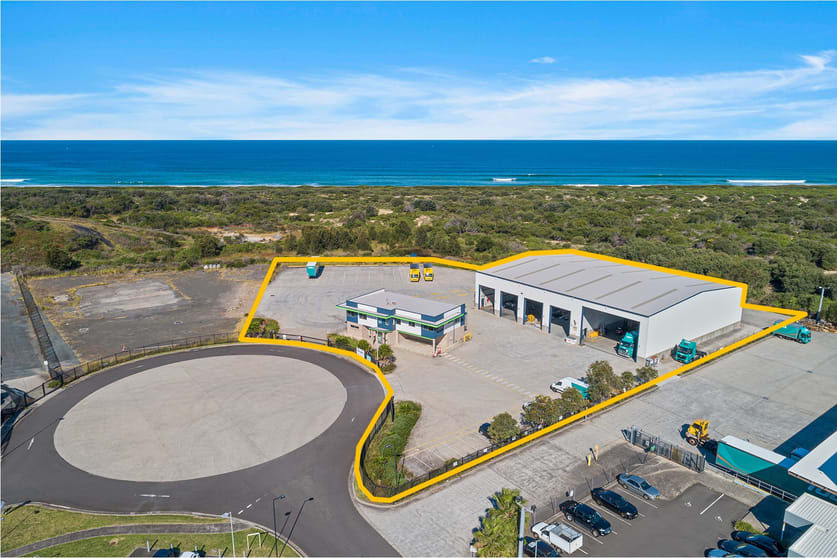 Click to view all images 245 Shellharbour Road Port Kembla NSW 2505 - Image 1