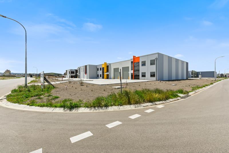 Click to view all images 29 Hill Street Pakenham VIC 3810 - Image 3