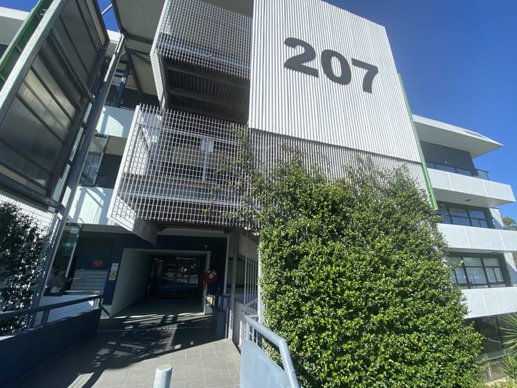Click to view all images GROUND FLOOR/29/207 Currumburra Road Ashmore QLD 4214 - Image 1