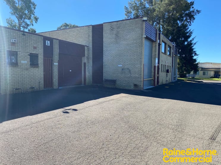 Click to view all images Unit 3A/4 Louise Avenue Ingleburn NSW 2565 - Image 2