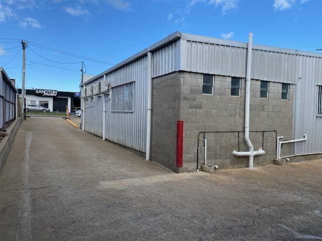 Click to view all images Unit 1/45 Kenway Drive Underwood QLD 4119 - Image 2