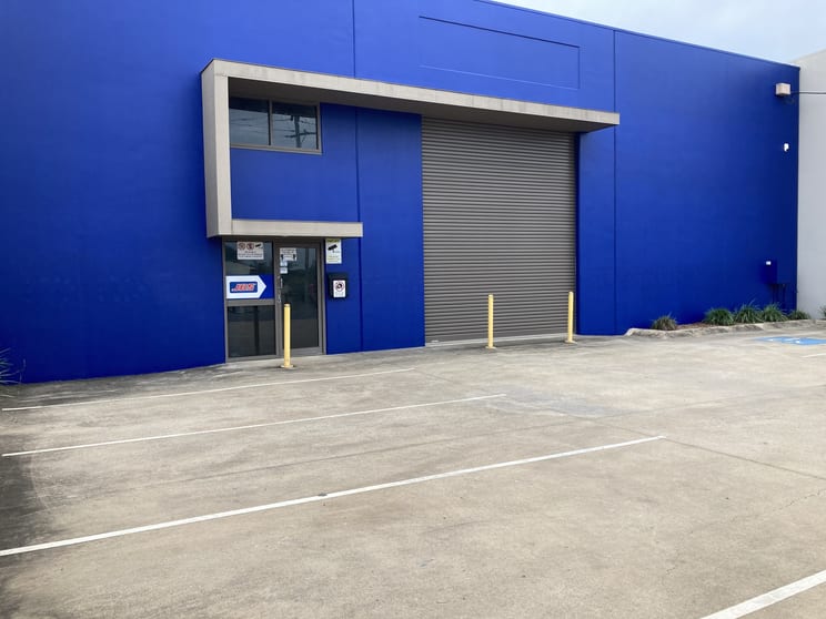 Click to view all images 2/5 Scotland Street Bundaberg East QLD 4670 - Image 2
