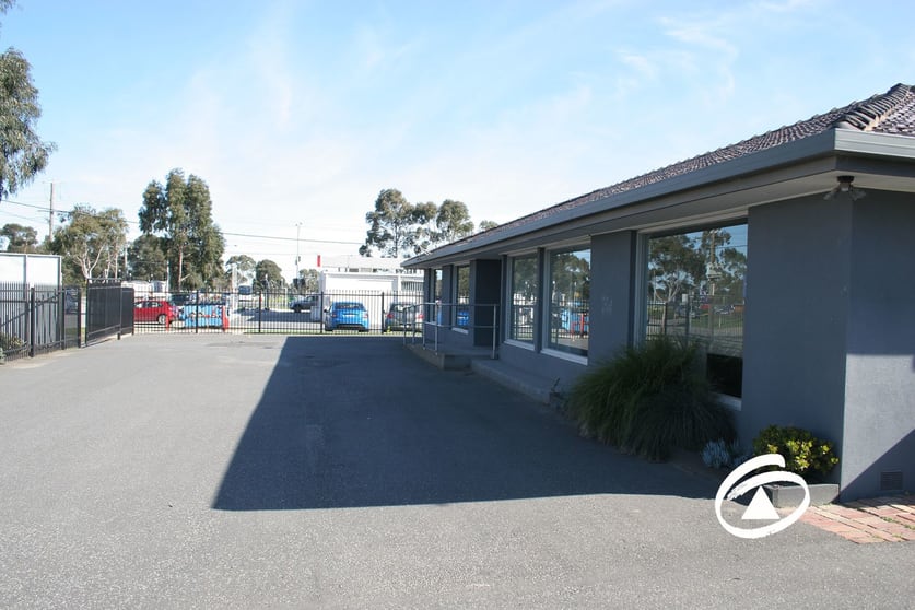 Click to view all images 5 Doherty Street Pakenham VIC 3810 - Image 2