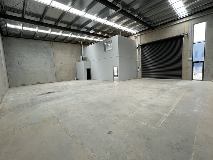 Click to view all images Unit 2/39 Ravenhall Way Ravenhall VIC 3023 - Image 3