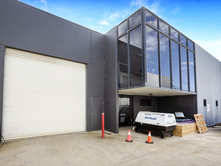 Click to view all images 3/17 Carbine Way Mornington VIC 3931 - Image 2