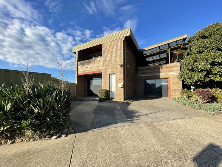 Click to view all images 2/1-11 Station Lake Road Lara VIC 3212 - Image 1