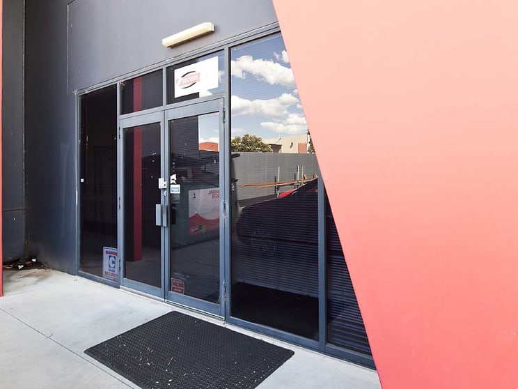 Click to view all images 8 Karratha Street Welshpool WA 6106 - Image 3